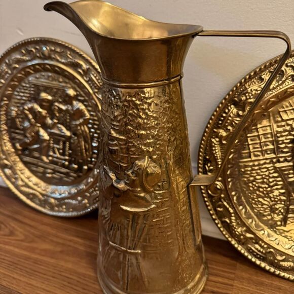 3 piece Brass pitcher set with 2 plates - Picture 4 of 9